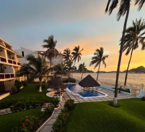 Spacious apartment in Manzanillo right on the beach